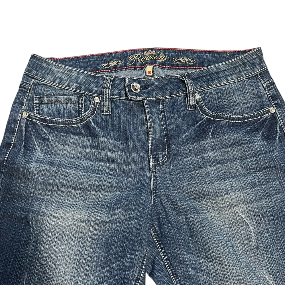 Royalty - Women’s Embroidered Rhinestone Embellished Crop Jeans Sz 12 - Picture 2 of 7